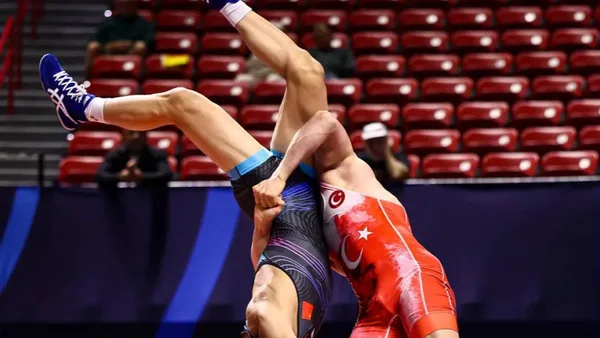 İbrahim Özdemir, U23 Dünya Güreş Şampiyonası'nda bronz madalya kazanırken.