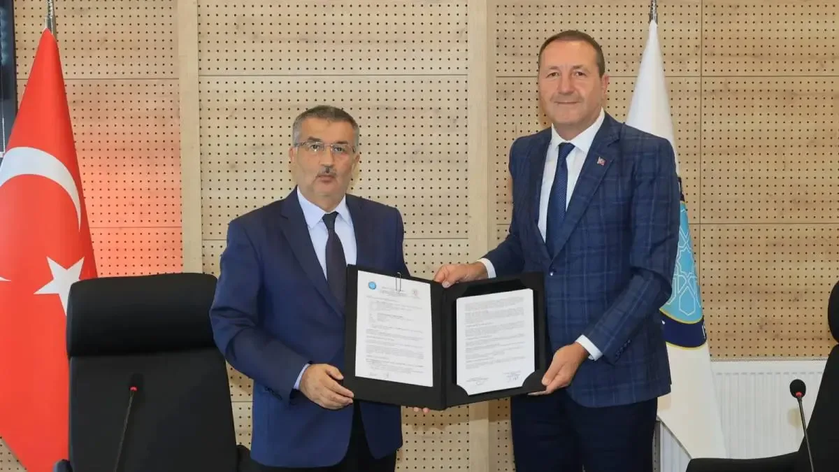 Bursa Uludağ Üniversitesi ile SÜSBİR arasında imzalanan mesleki eğitim protokolü töreni.