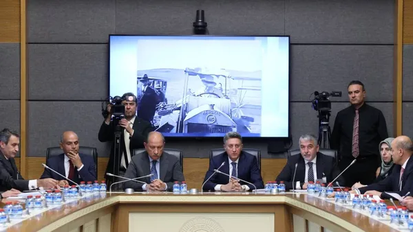 Atatürk Orman Çiftliği'nde süt ve bal üretimi