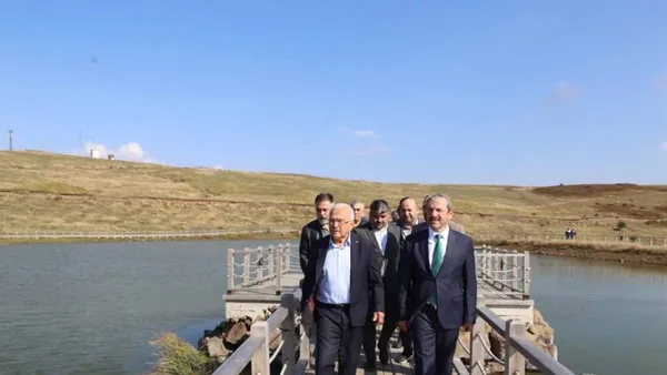Argan Göleti, doğal güzellikleri ve çevresindeki düzenlemelerle dikkat çekiyor.