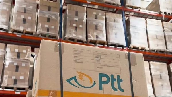 Sel felaketi sonrası PTT kargo aracı ve teslimat personeli