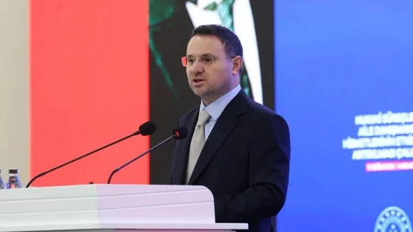 Adalet Bakanı Akın Gürlek, aile hukuku üzerine çalıştayda konuşma yapıyor.