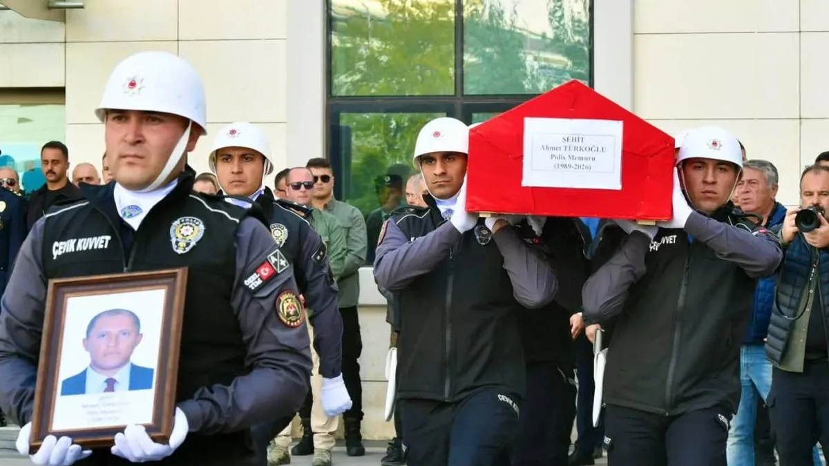 Son yolculuğuna uğurlanan şehit polis memuru