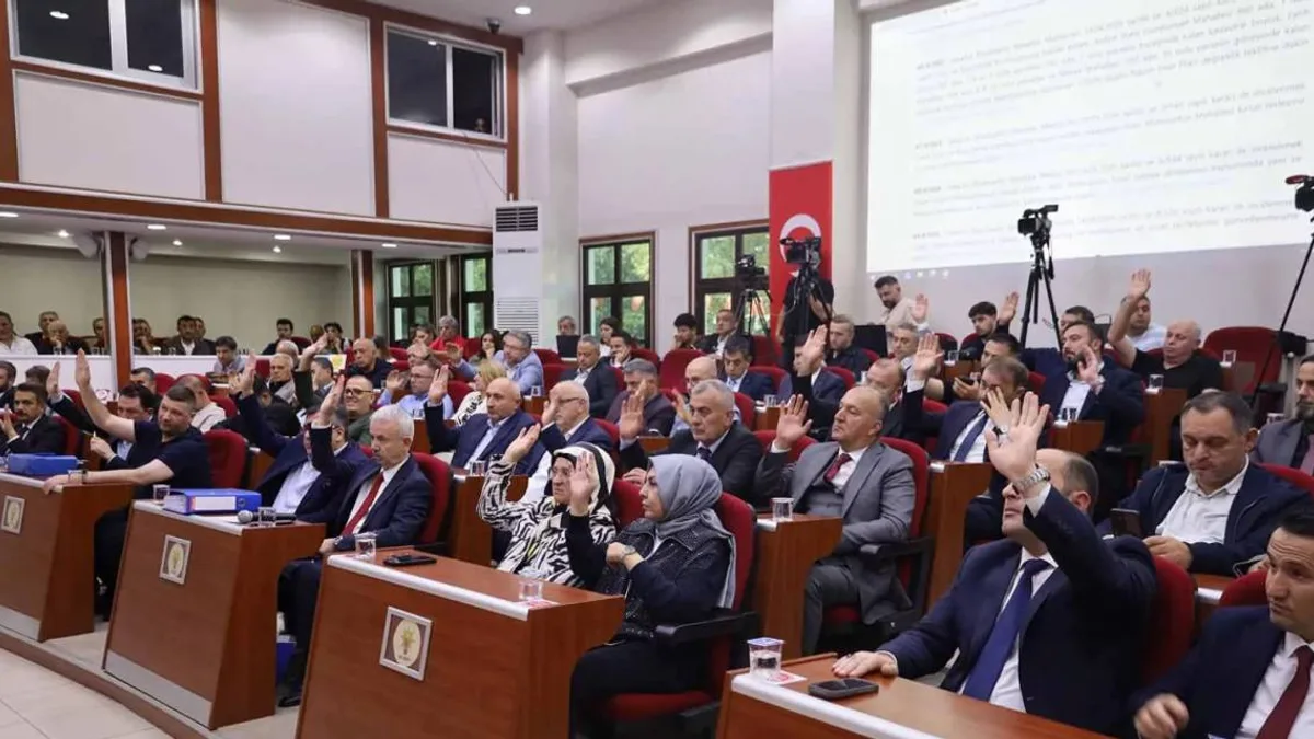 Sakarya'da meclisten önemli dönüşüm kararı: 153 kırmızı dolmuş taksi oluyor