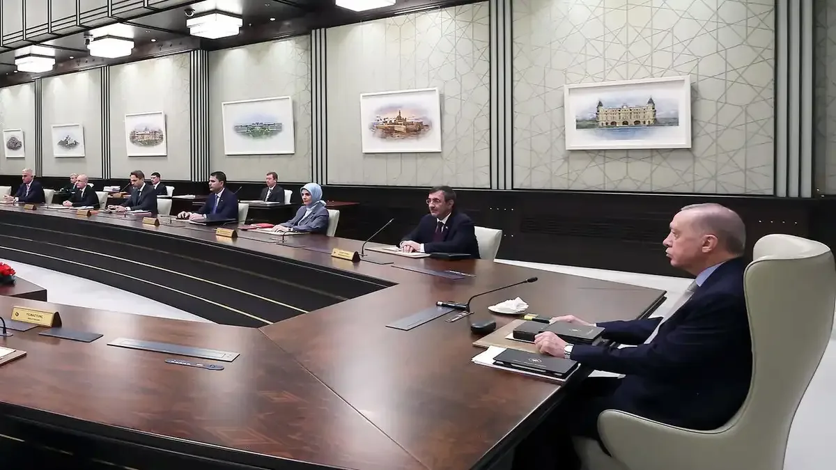 Fon krizi ve DDK raporu ile ilgili gelişmeler sonrası kabinede değişiklik öngörülüyor.