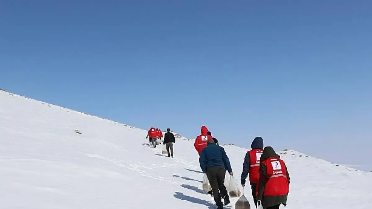 Türk Kızılay gönüllüleri toplumsal dayanışma faaliyetlerine aralıksız devam ediyor.