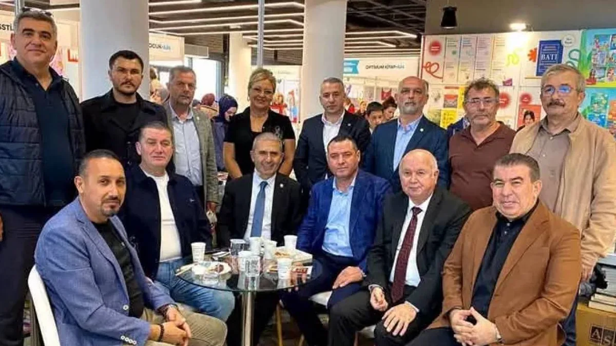 Kocaeli Kitap Fuarı'nda Yüksel Ercan'a yoğun ilgi