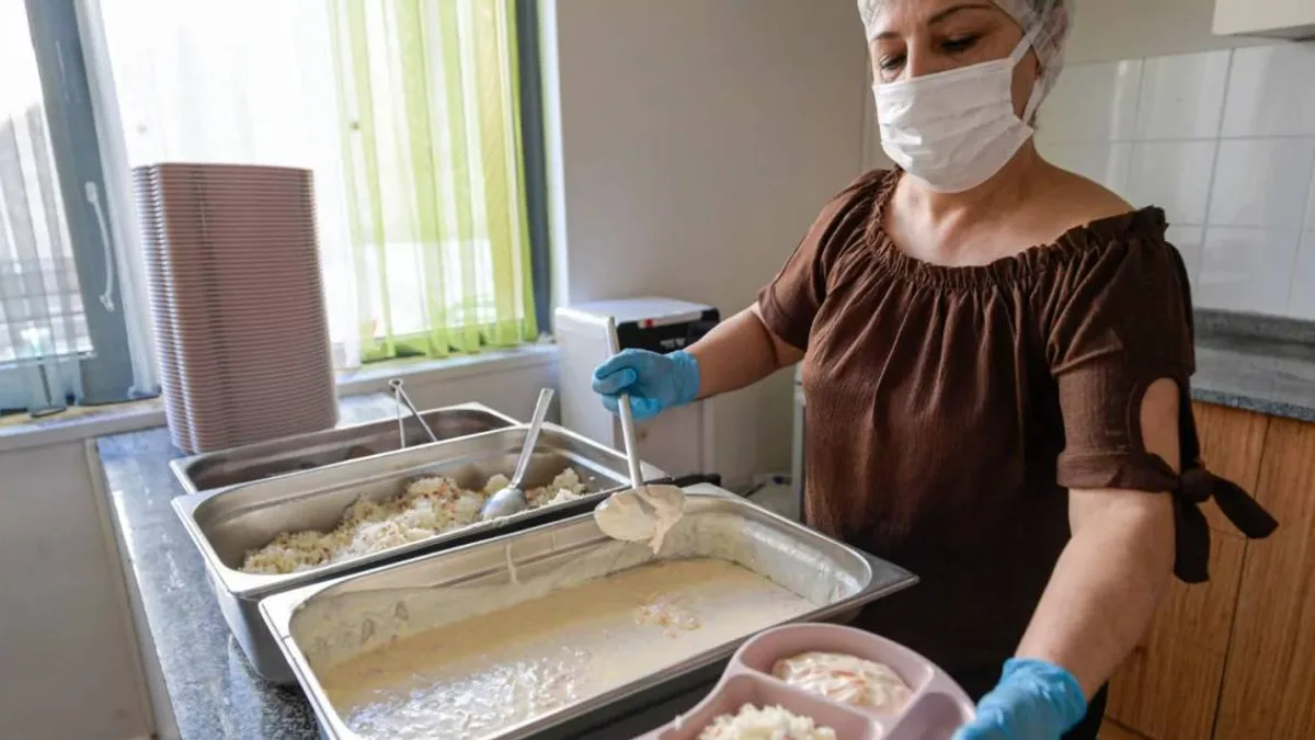 İzmir Büyükşehir Belediyesi'nin çocuklara yönelik sağlıklı beslenme hizmeti