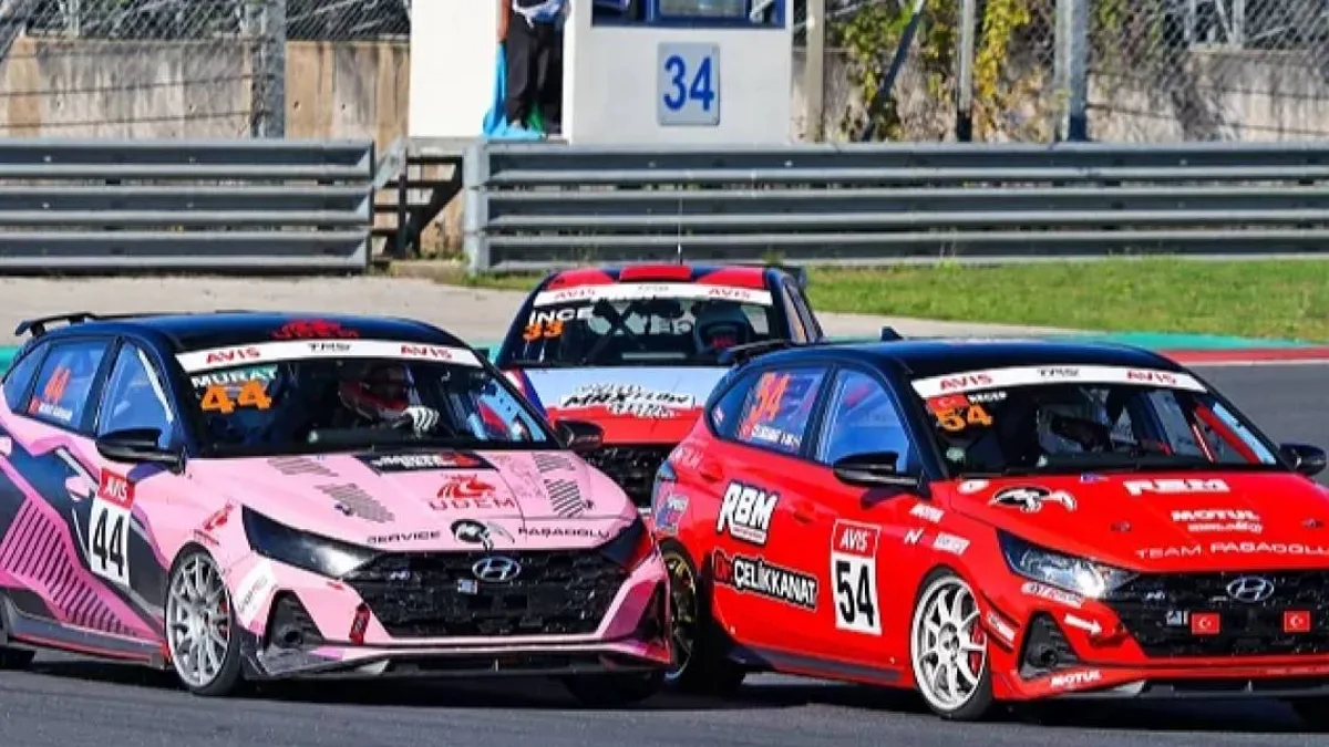 İstanbul Park'ta otomobil yarışı heyecanı dorukta
