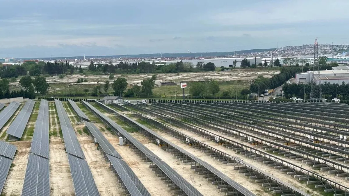 Humanis 2025 Sürdürülebilirlik Raporu kapağı ve sürdürülebilirlik uygulamaları
