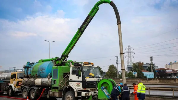 Sakarya'da yağışlara karşı hazırlık yapan ekipler.