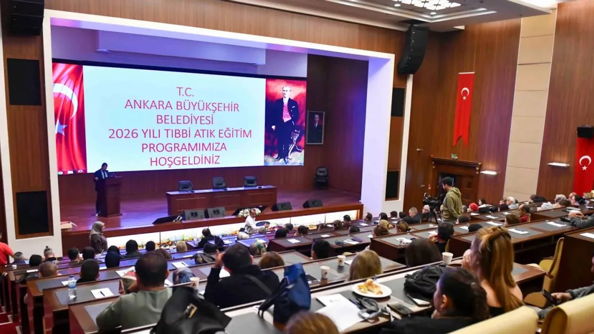Ankara'da düzenlenen tıbbi atık yönetimi eğitimi toplantısı.