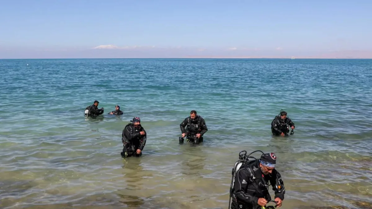 Van Gölü'nde su altı kurtarma ekibi hazır bekliyor