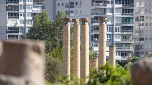 İzmir'in Smyrna Antik Kenti'nde yapılan kazılardan bir görüntü.