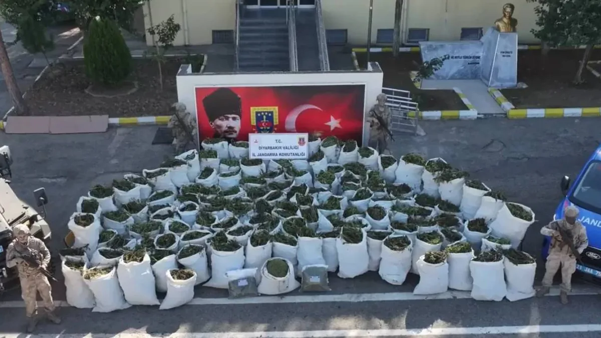 Diyarbakır'da dev uyuşturucu operasyonu: 2 ton 200 kilo esrar