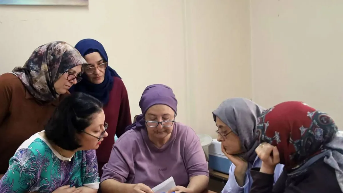 SAMEK'te Giyim ve Elde Antep İşi kurslarıyla eğitim alan kursiyerler.