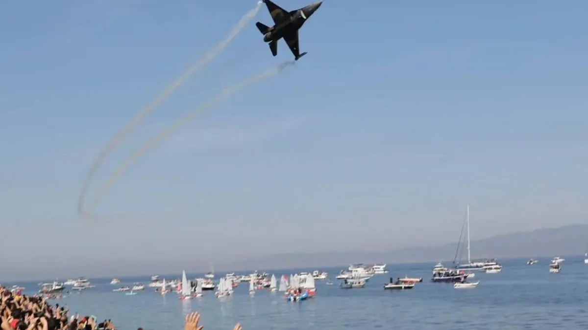 Mudanya'da gökyüzü şovu, trafik durma noktasına geldi