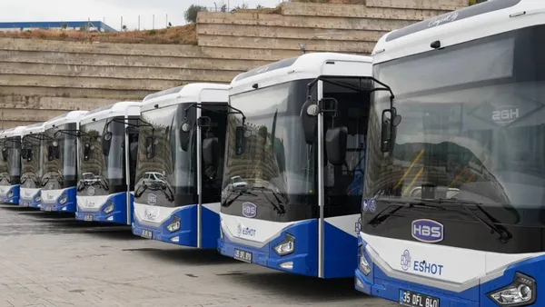 İzmir'de ESHOT ve İZULAŞ'ın yeni otobüsleriyle toplu ulaşım hizmetleri güçleniyor.