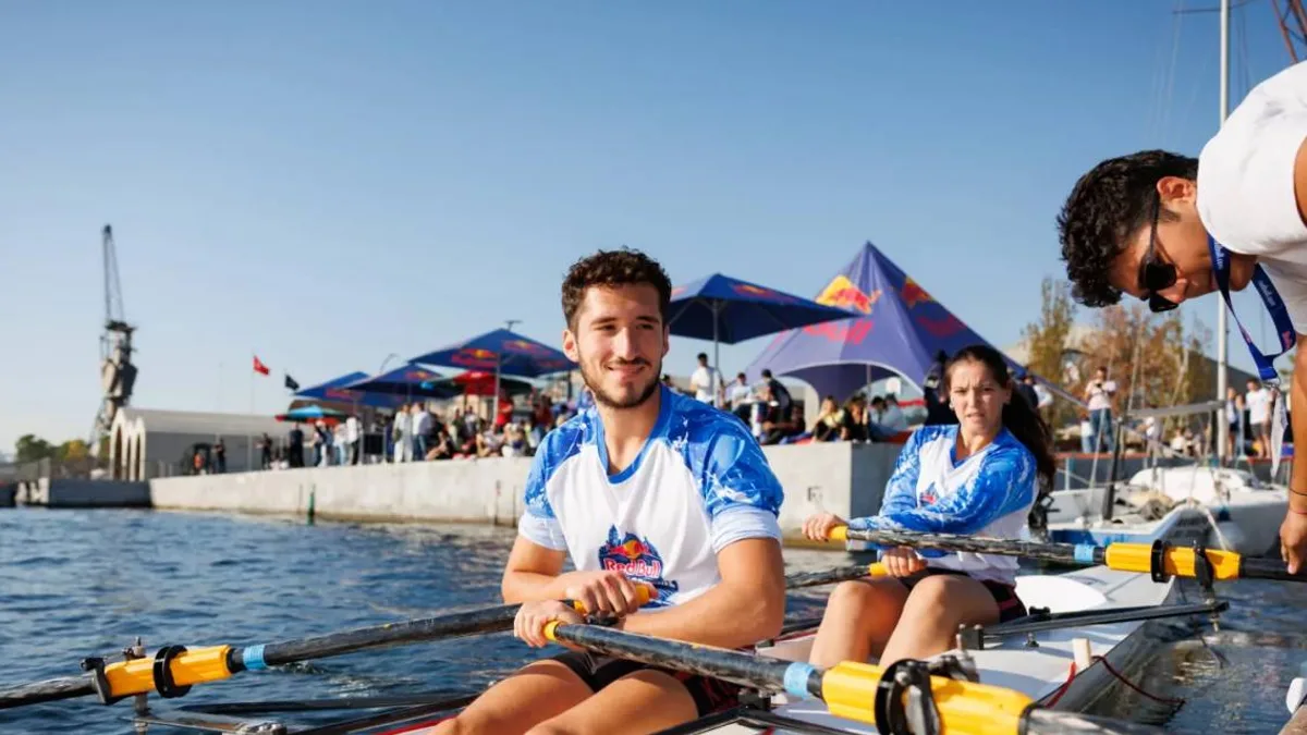 Kürek çekme yarışmasında şampiyon üniversite belirlendi