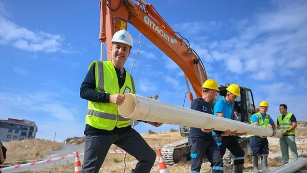 Balıkesir'de asbestli içme suyu borularının değiştirilmesi çalışmaları.