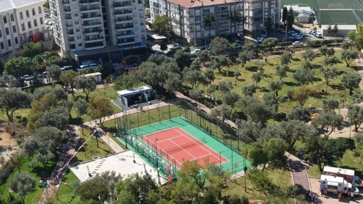 İzmir'de açık hava spor merkezi açıldı