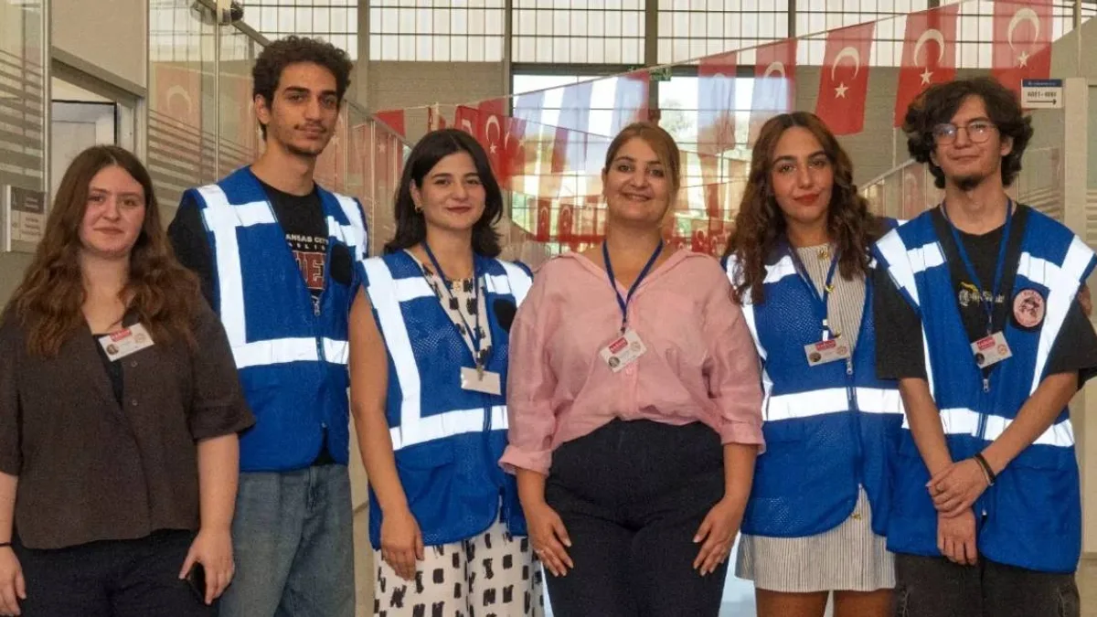 İzmir'de sağlık gönüllüleri ağı güçleniyor