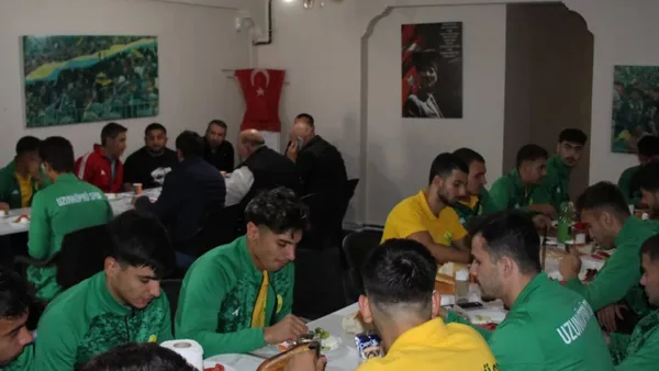 Uzunköprüspor futbol takımı, yeni sezon öncesi kahvaltıda bir araya geldi.