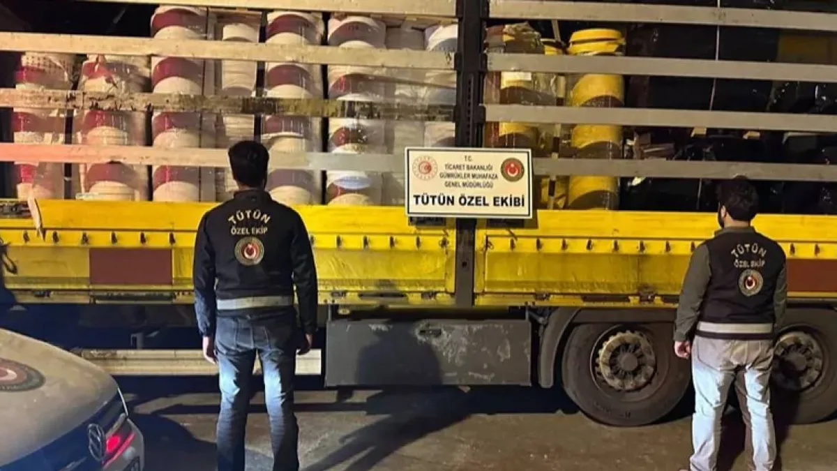 İzmir'de kaçak sigara üretim merkezine büyük darbe!
