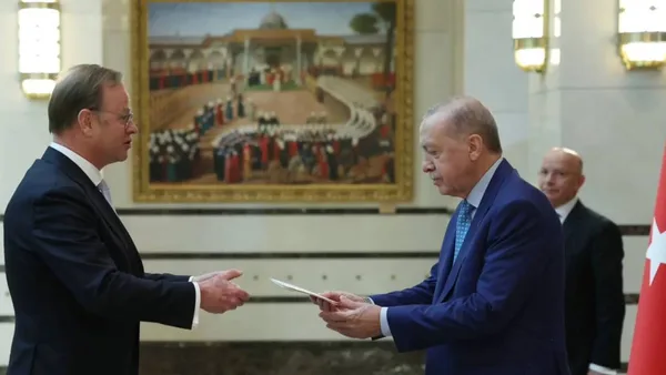 Cumhurbaşkanı Erdoğan, büyükelçileri kabul ederken.