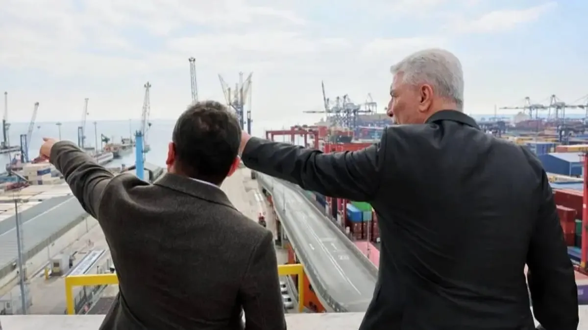 Ambarlı Liman Kompleksi'nde gümrük ve konteyner işlemleri aralıksız devam ediyor.