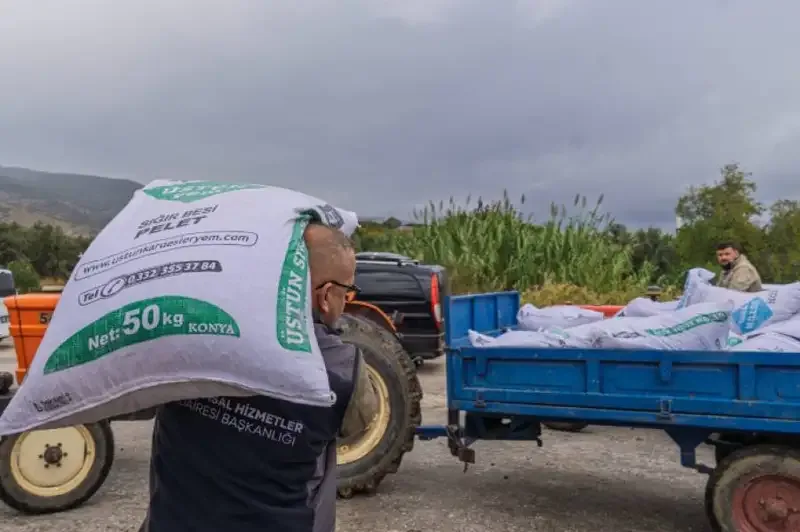 İzmir'de yangın mağdurlarına yem desteği sağlanıyor - Detay Görsel 1