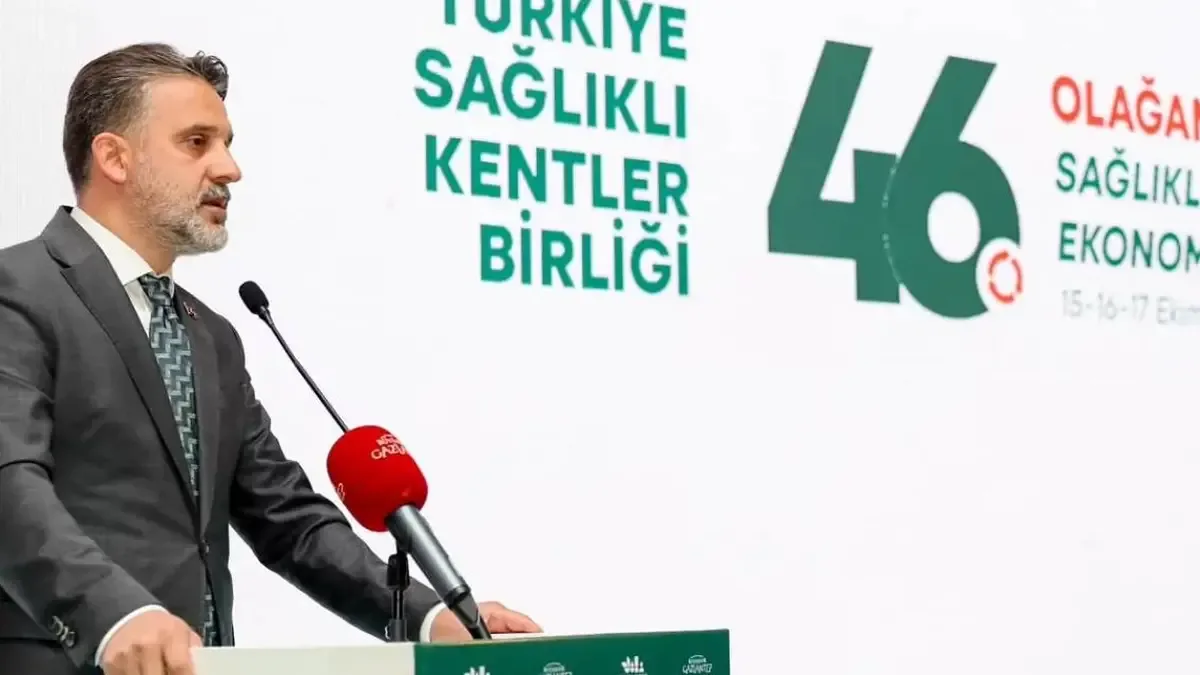 Bursa Büyükşehir Belediye Başkan Vekili Şahin Biba, toplantıda konuşma yapıyor.