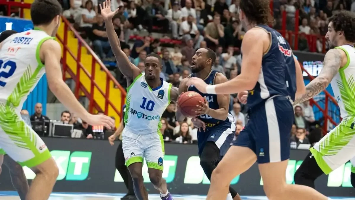 Tofaş Basketbol Takımı, Napoli Basketball ile karşılaştı.