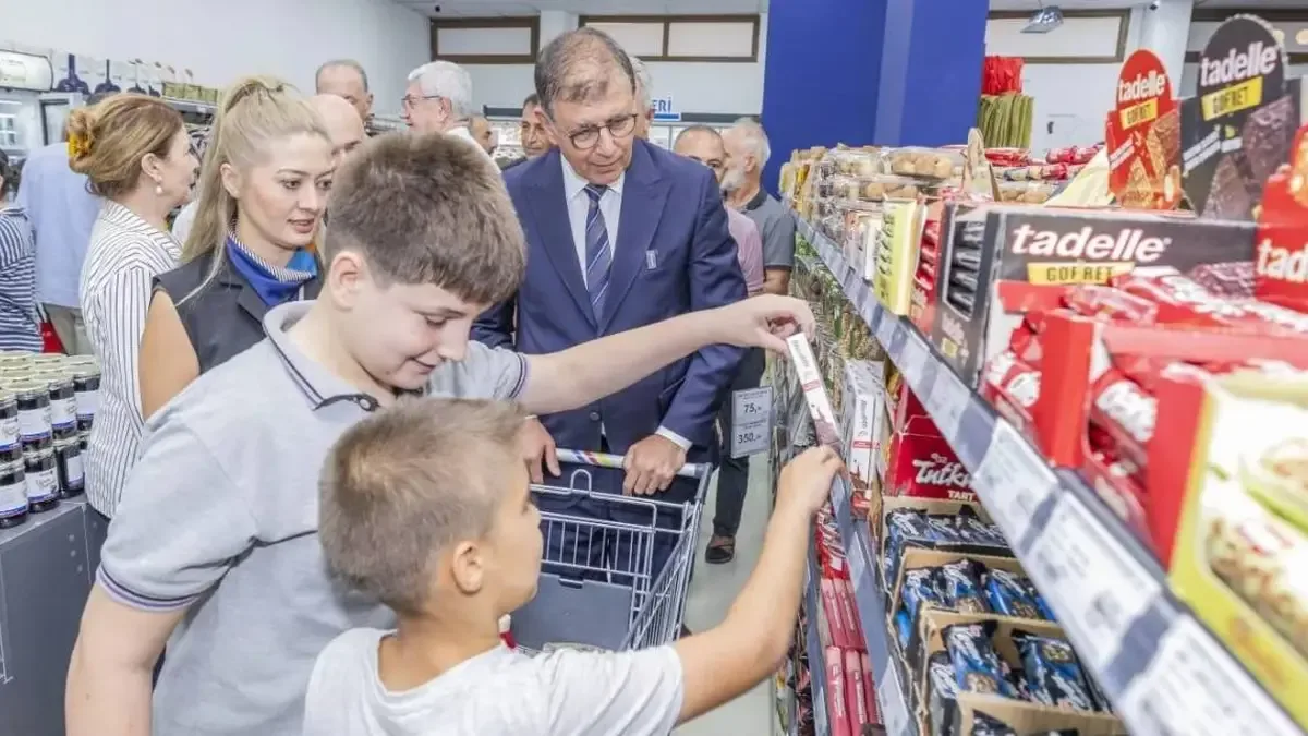 İzmir Büyükşehir Belediyesi'nin sosyal hizmet uygulamaları çalıştayda tanıtıldı.
