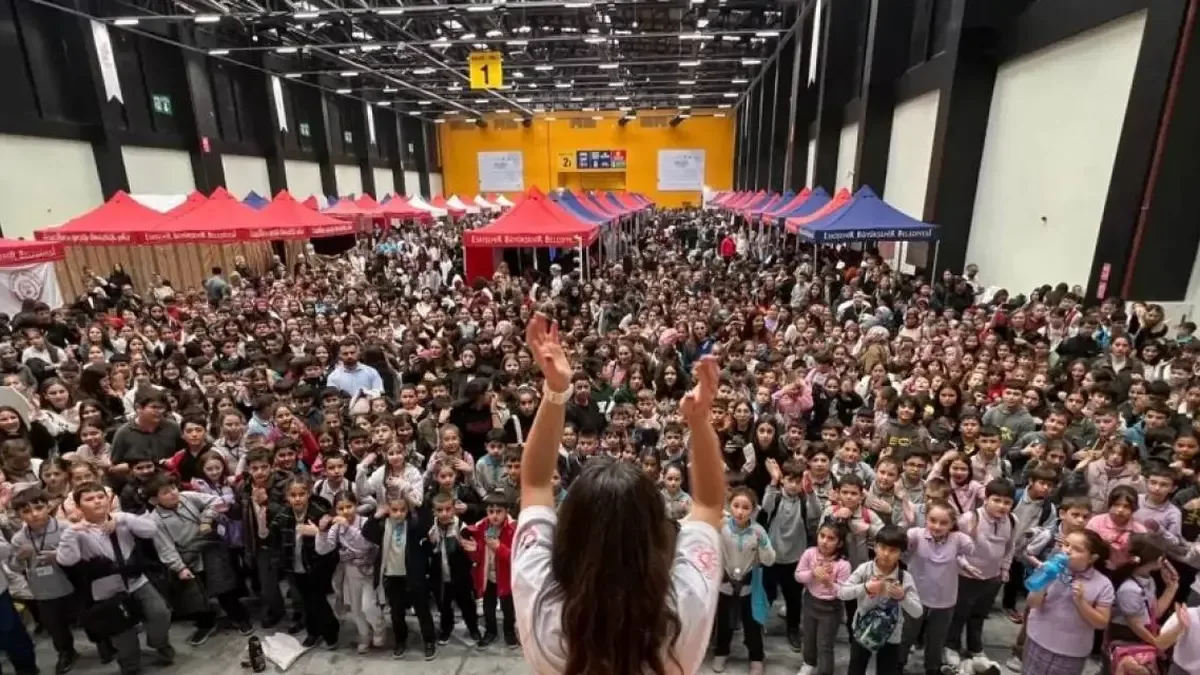 BilimFest 2026 etkinlik alanında çocuklar bilimle eğleniyor.