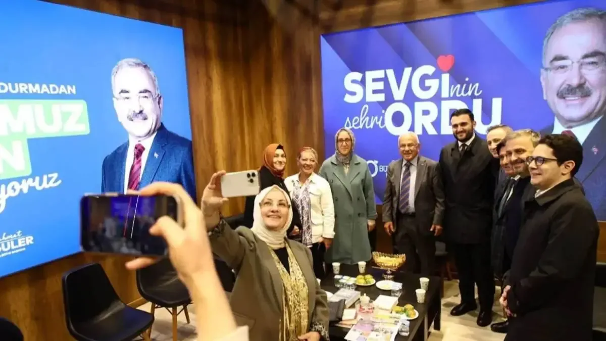 Başkan Güler, Ordu Tanıtım Günleri'nde vatandaşlarla bir araya geldi.