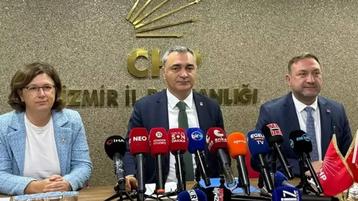 CHP Genel Başkan Yardımcısı Müslim Sarı, basın toplantısında açıklamalarda bulundu.