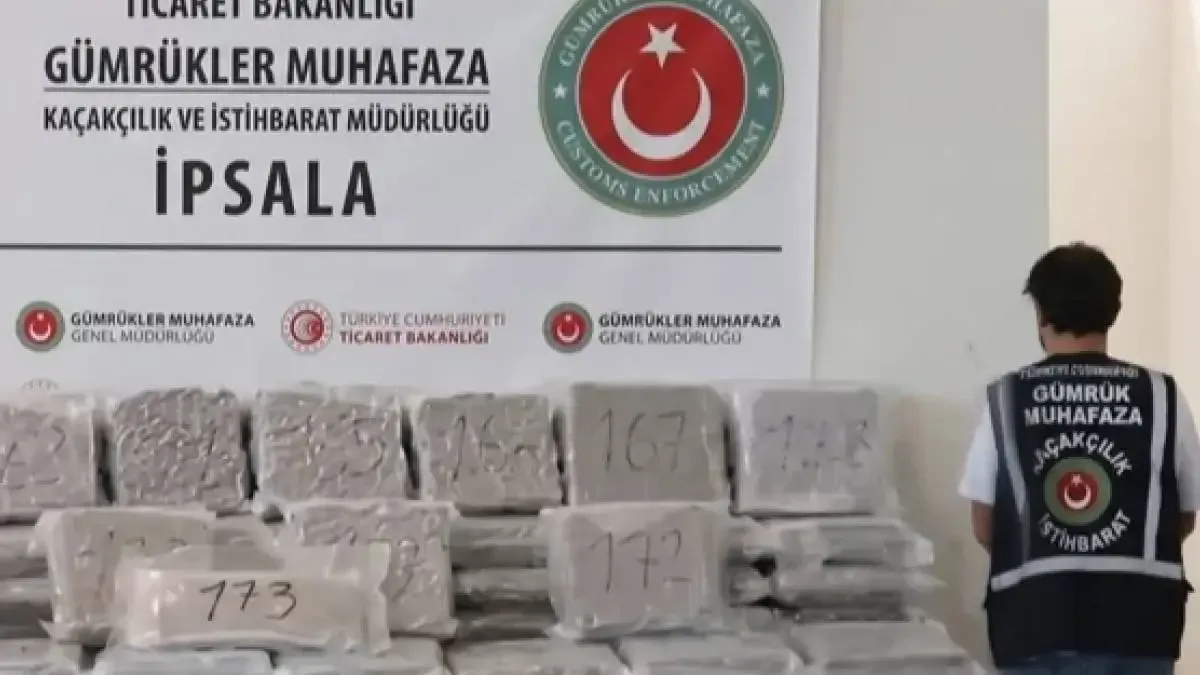 Gümrüklerde gerçekleştirilen uyuşturucu operasyonları hakkında bilgi verilmektedir.