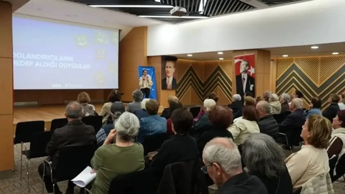 Denizli'de yaş almış bireylere dijital güvenlik eğitimi verildi.