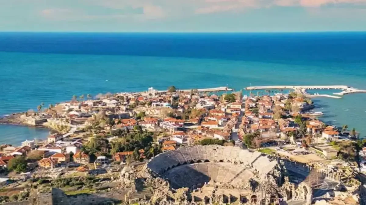 Antalya, 2026'da 12,4 milyon yabancı turisti ağırladı.