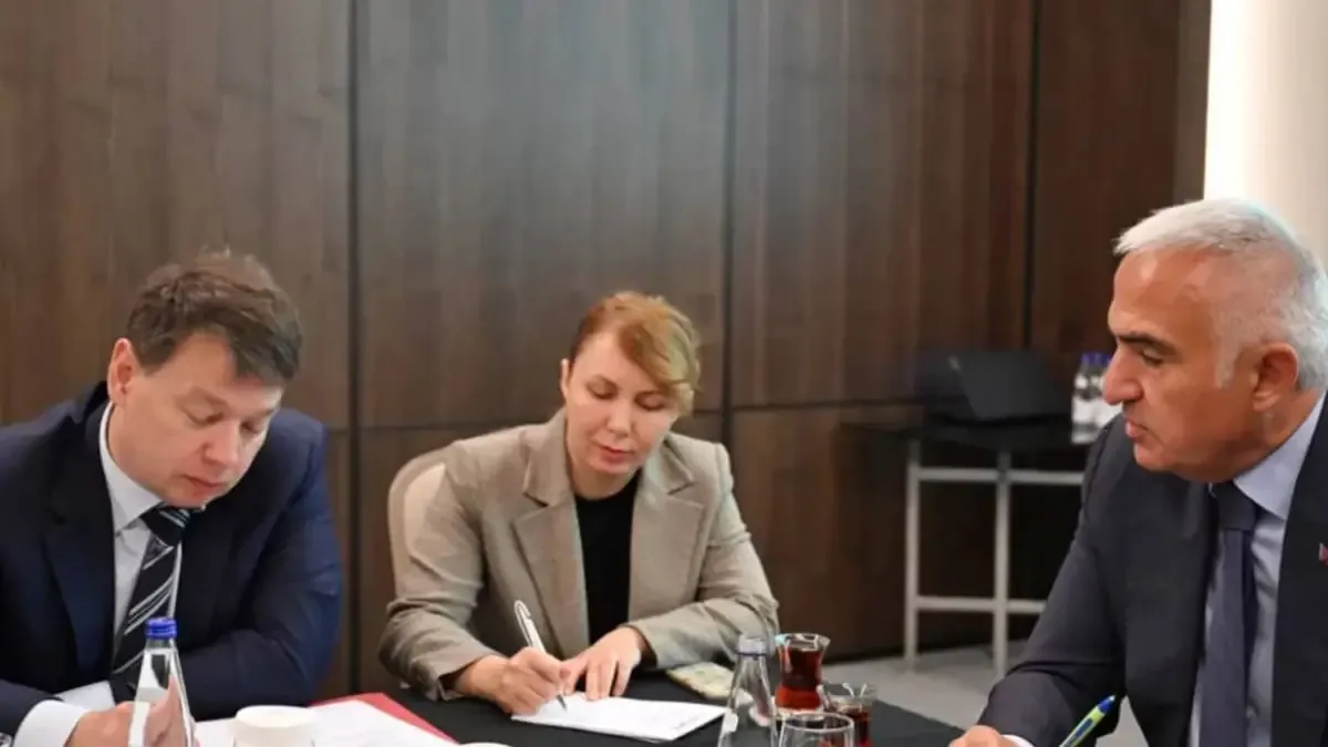 Bakan Ersoy, Rus yetkililerle hava ulaşımını geliştirmek için bir araya geldi.