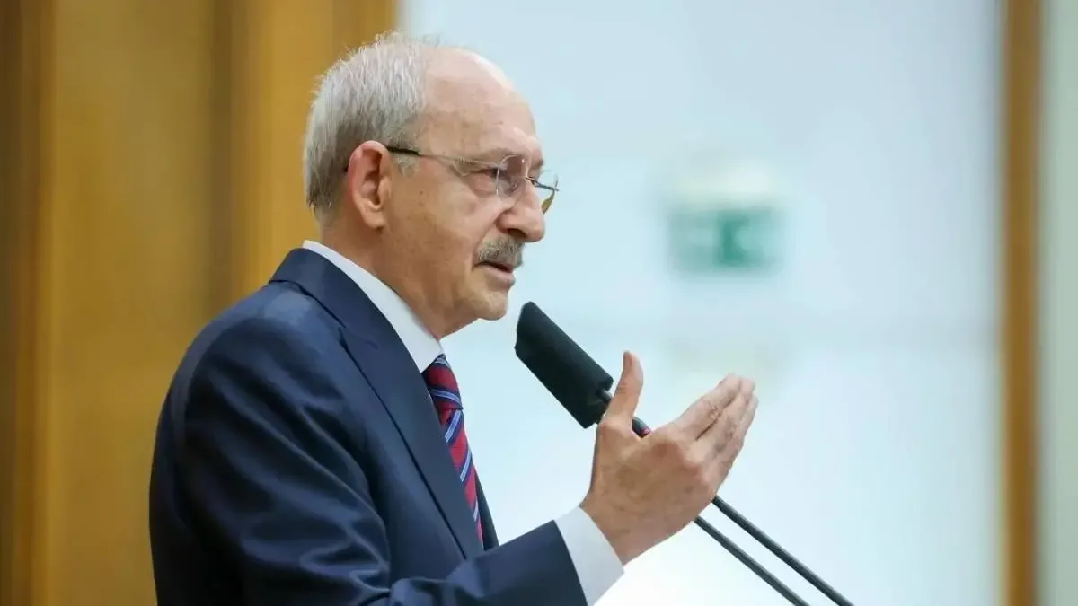 Kılıçdaroğlu, grup toplantısında iktidarı eleştiriyor.