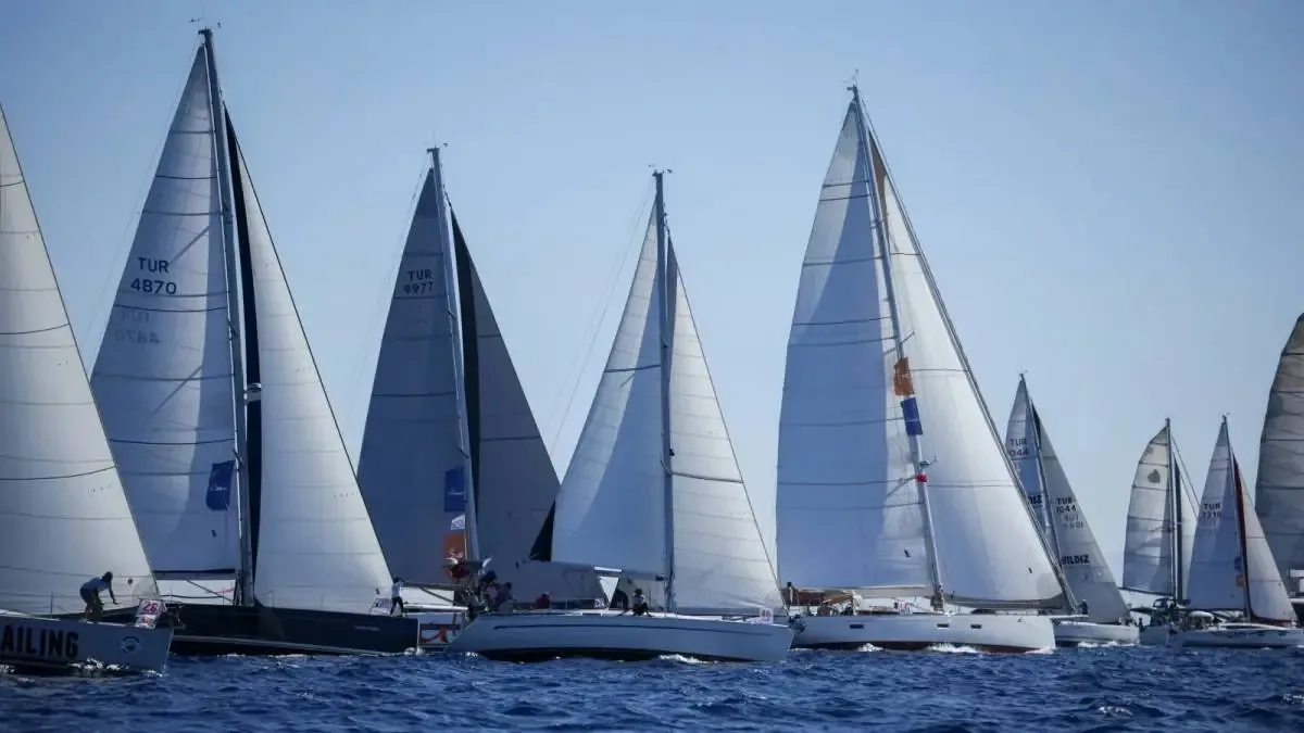 Yelken yarışları Bodrum açıklarında devam ediyor.