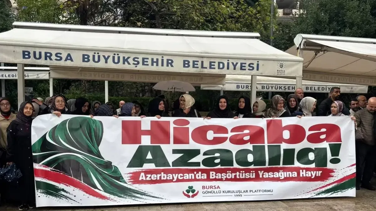 Bursa Gönüllü Kuruluşlar Platformu, basın açıklaması yapıyor.