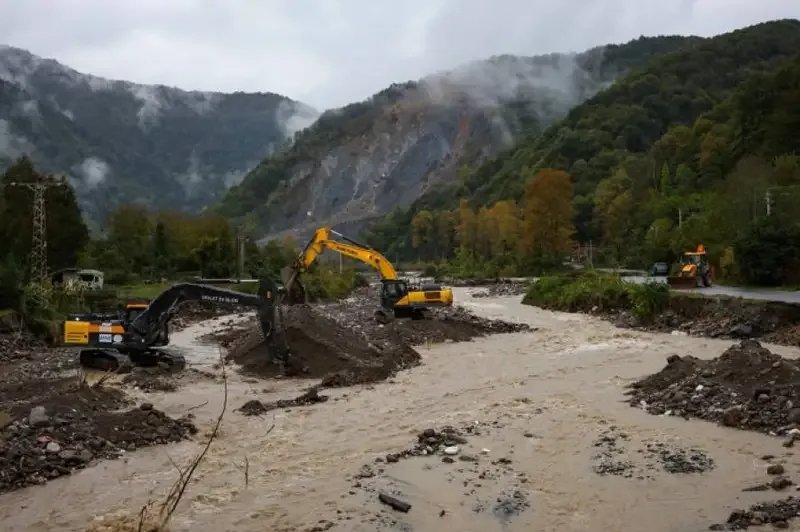 İçişleri Bakanı Çiftçi Sakarya'da incelemelerde bulundu - Detay Görsel 2