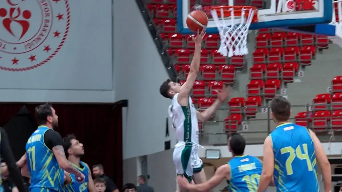 Karatay Belediyespor, Türkiye Basketbol 2. Ligi'nde kayıpsız devam ediyor.