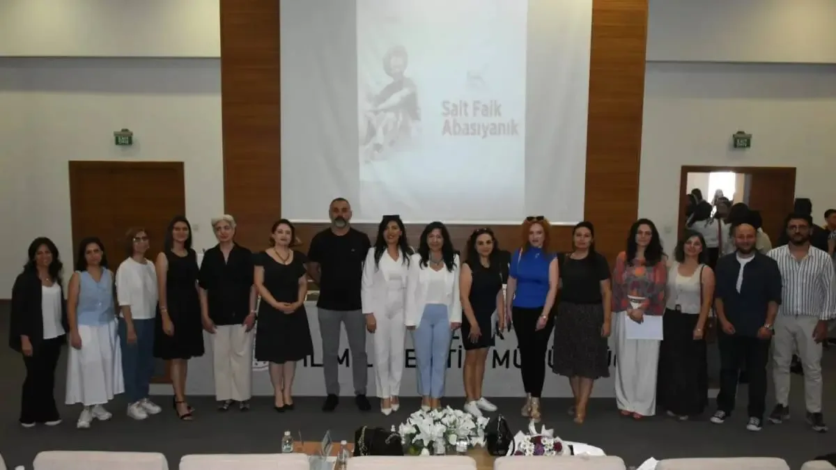 Anadolu Mektebi Yazar Okumaları Projesi, öğrencileri nitelikli okuma ile buluşturuyor.