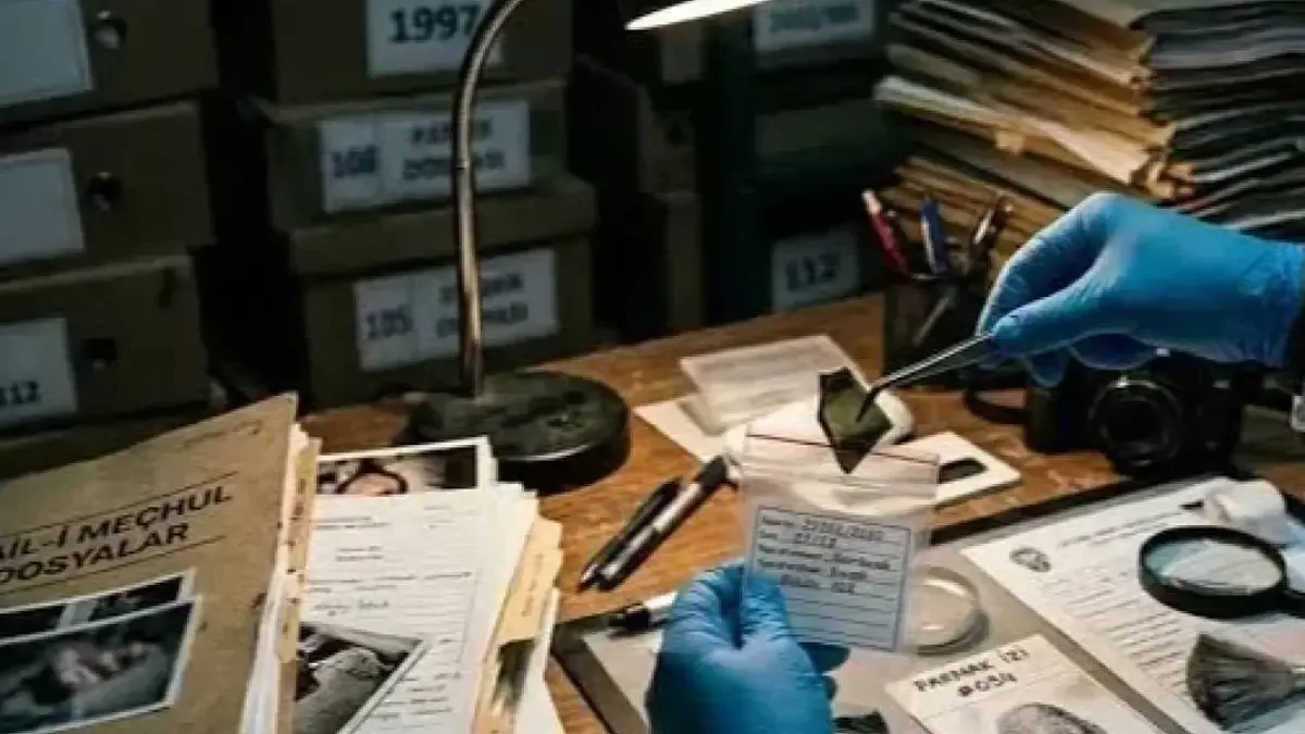 Adalet Bakanı Akın Gürlek, cinayetlerin aydınlatılmasıyla ilgili açıklama yapıyor.