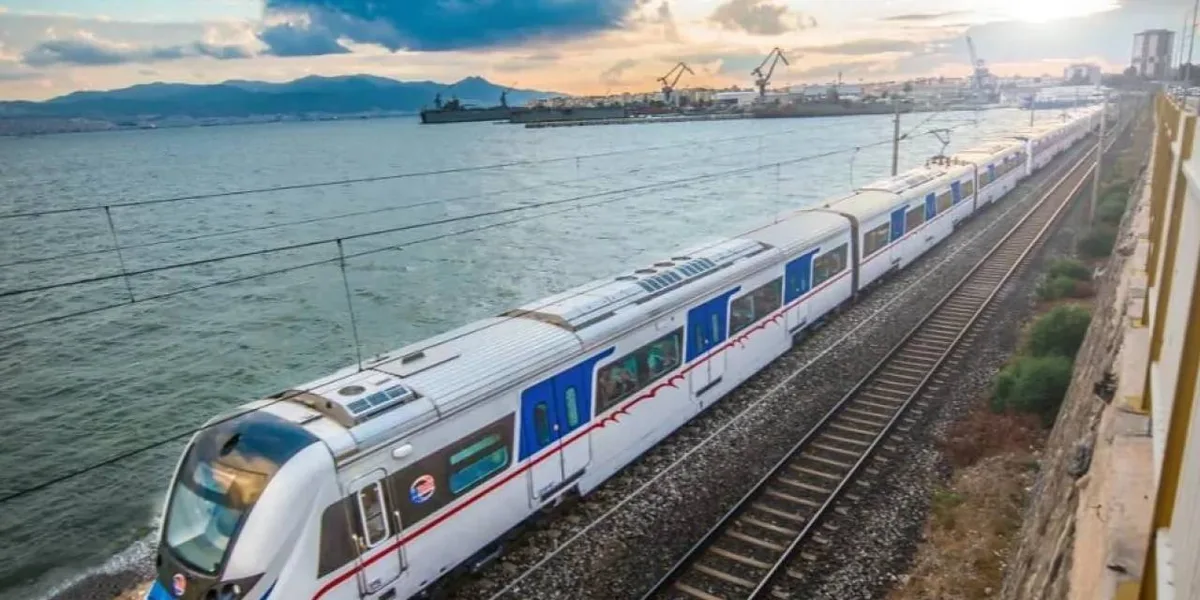 İzmir toplu ulaşım sistemine yönelik yeni düzenlemeler duyuruldu.