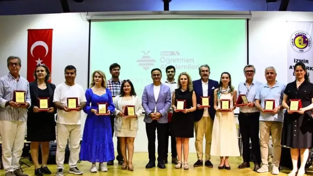 İzmir Öğretmen Akademileri, öğretmenlerin mesleki gelişimini destekleyecek.